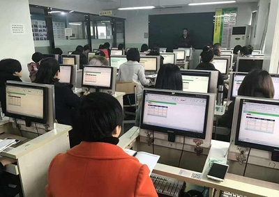 翁垟春華電腦辦公培訓(xùn) 開啟計算機(jī)技術(shù)學(xué)習(xí)之旅